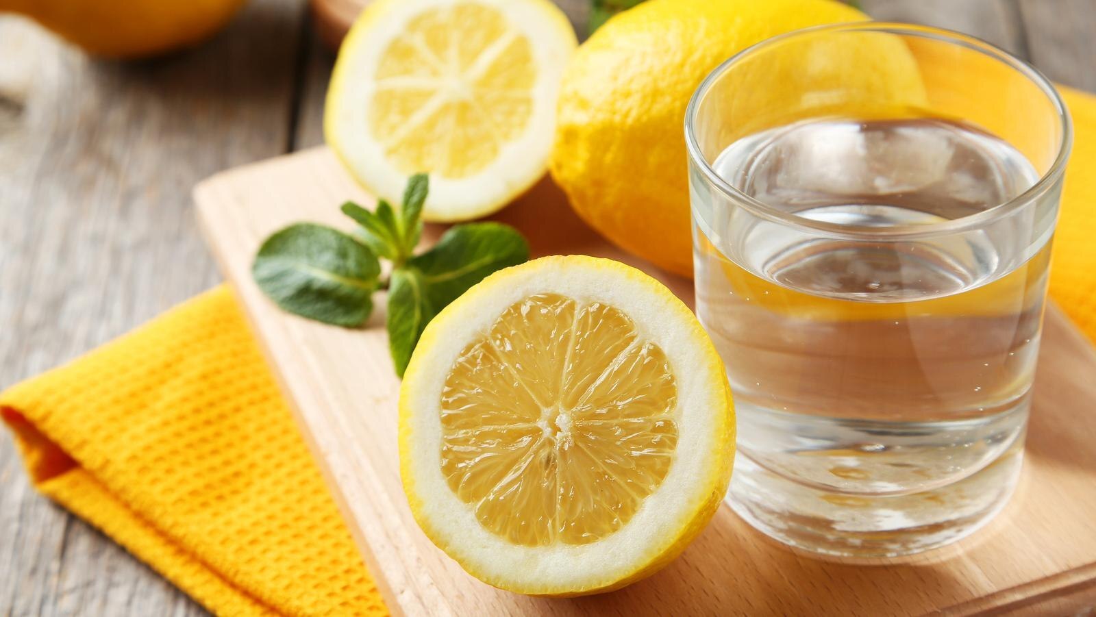 Користь і шкода води з лимоном